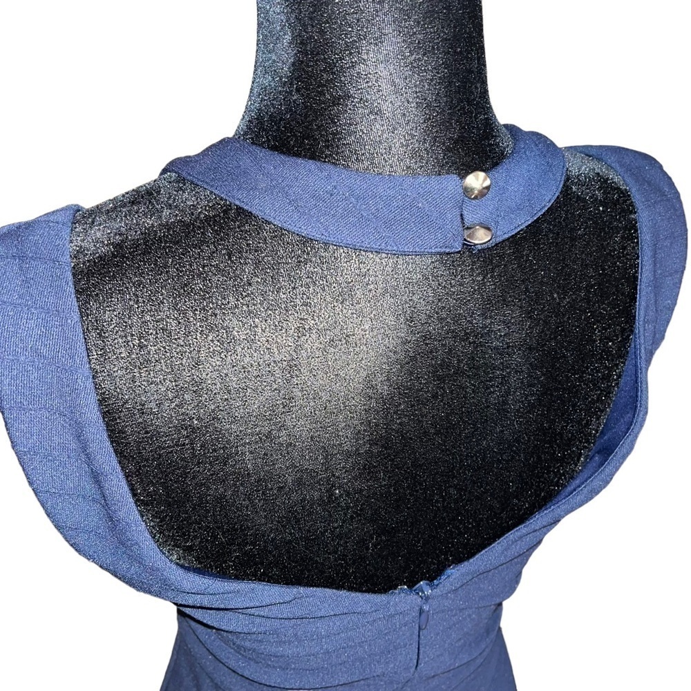 Guess Bodycon Bandage Mini Halter Dress
Navy Blue - Picture 5 of 12